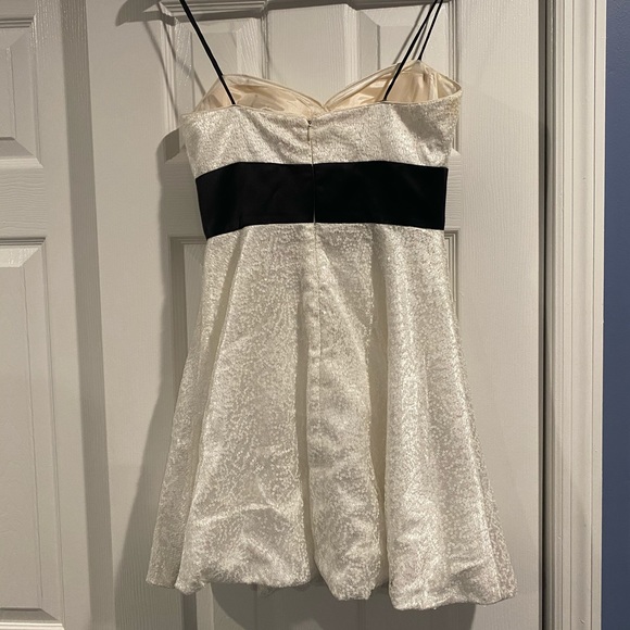 Hailey Logan Juniors Size 5 White Strapless Dress - Picture 2 of 3
